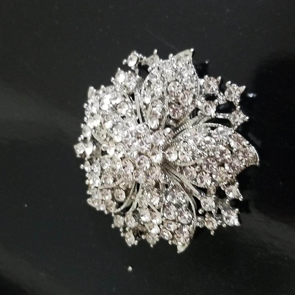 Silver plated Vintage Crystal Rhinetone Brooch
